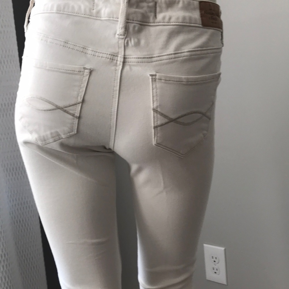 Abercrombie and Fitch Skinny pants. - Picture 7 of 8
